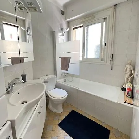 Charming Flat In Liberation *
