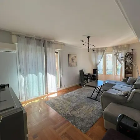 Charming Flat In Liberation Διαμέρισμα *